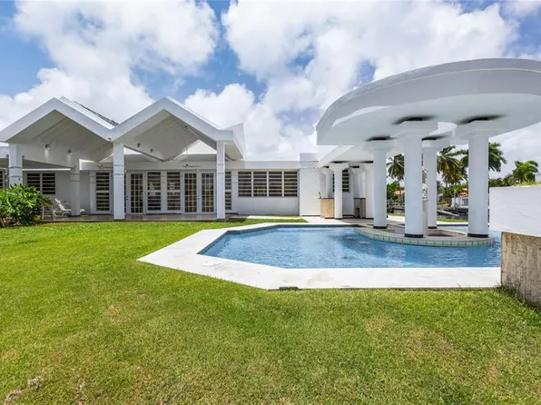 F13 Calle Jaen Urb Vistamar Marina, Carolina, PR 00983