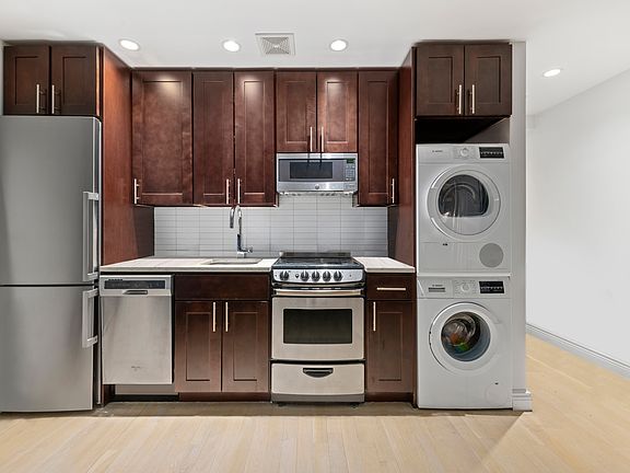 3rd image of 51 W 11th St #B3
