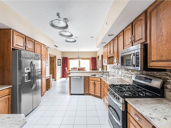 5th image of 813 Mikal Ln