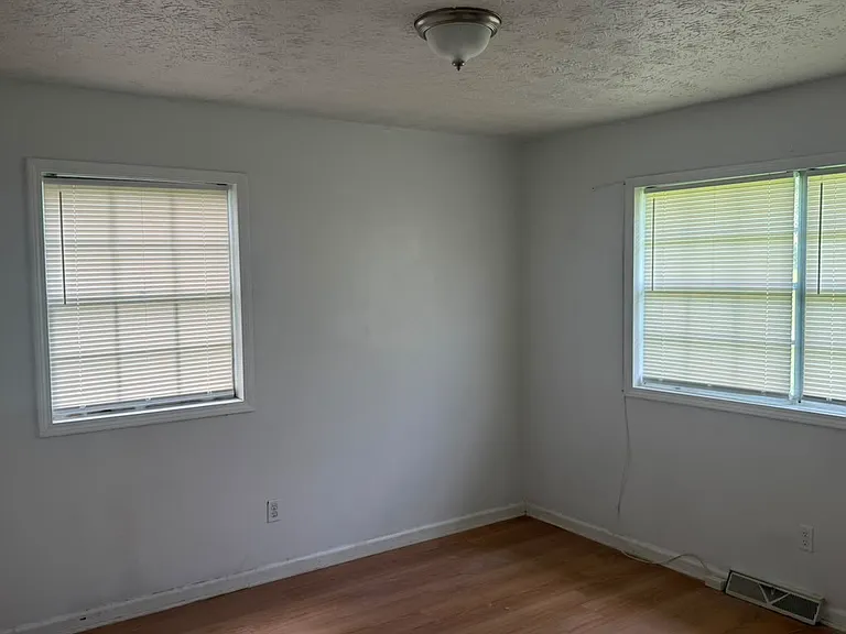 4251 Kent Dr — Photo 12