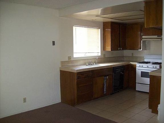 5th image of 1825 Encino Ave