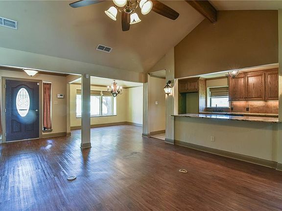 2nd image of 2410 Greenbriar Ct