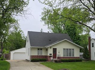 207 E Lyon St, Marshall, MN 56258