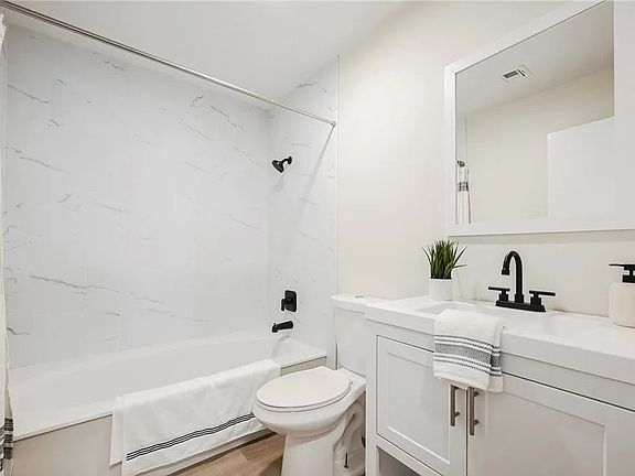 4th image of 6645 W Tropicana Ave Unit 202