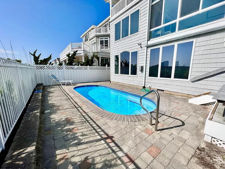 24 Ocean Dr W — Photo 24