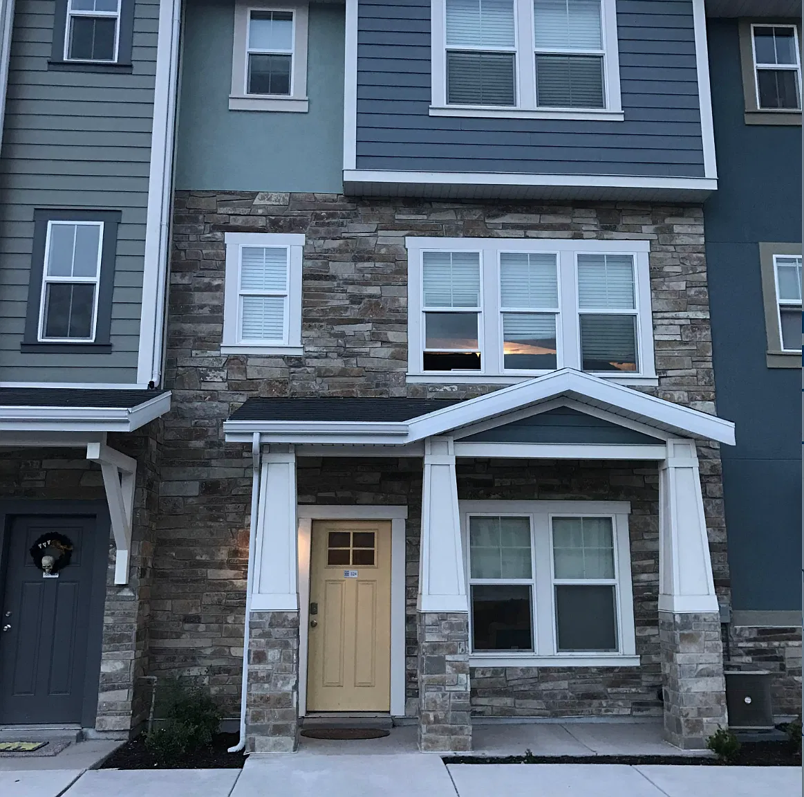 4 bed, 2500 sqft, $650 — Photo 1