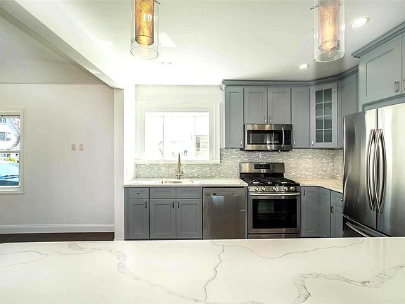 3rd image of 260 Broad St