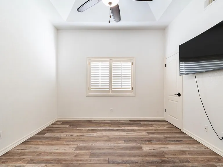 585 E Chesapeake Cir — Photo 12
