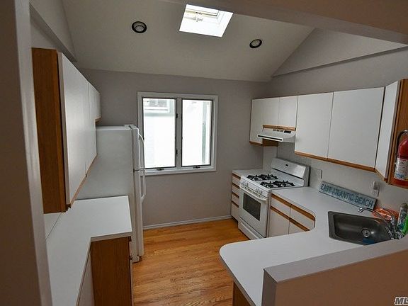 5th image of 73 Oswego Ave