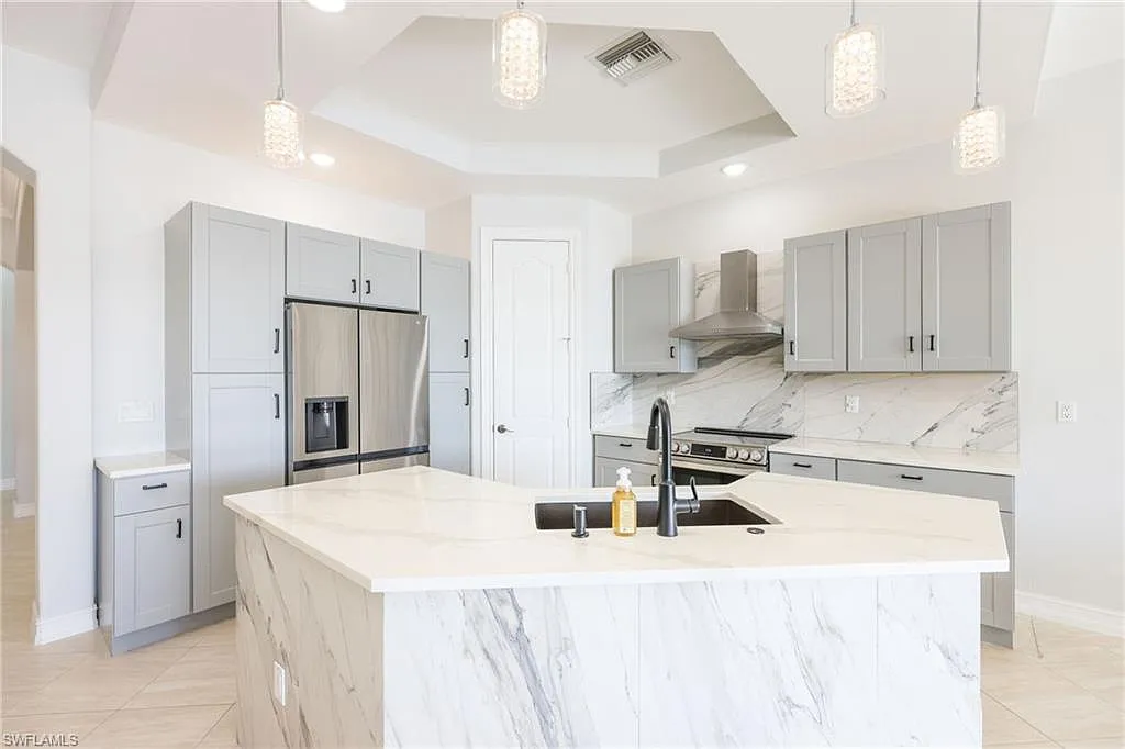 3 bed, 2.0 bath, 2045 sqft, $8,950 — Photo 4