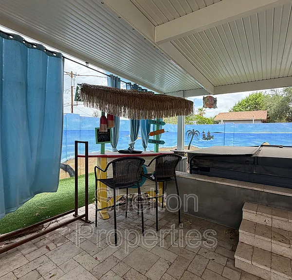 2514 E Fairmount Ave — Photo 31