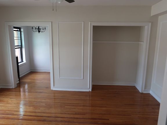 3rd image of 429 W Briar Pl #4