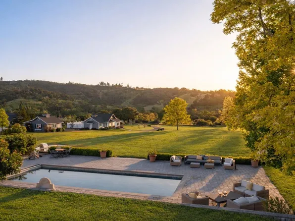 416 - 418 Royal Meadows Court, Santa Rosa, CA 95404