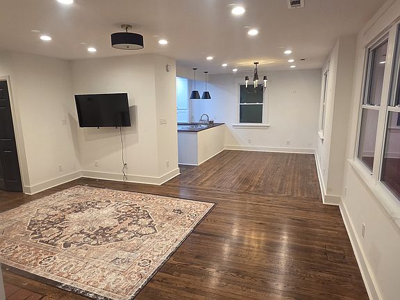 2nd image of 430 Valley Rd