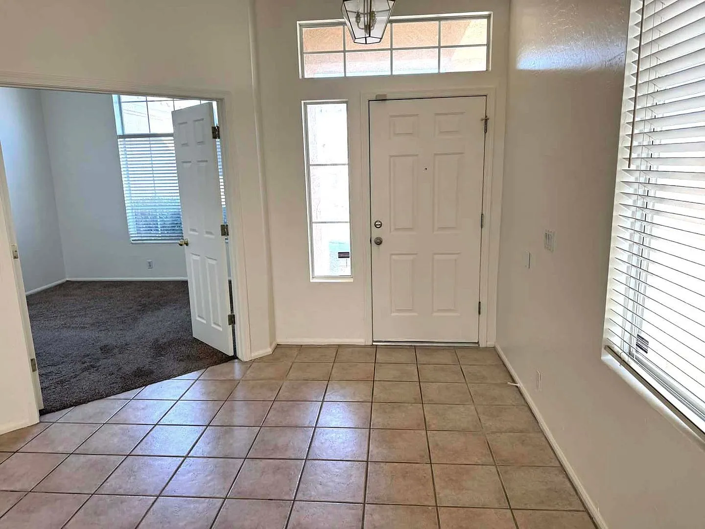 Great 3 Bed 2 Bath Home Located Near Power & Baseline — Photo 3