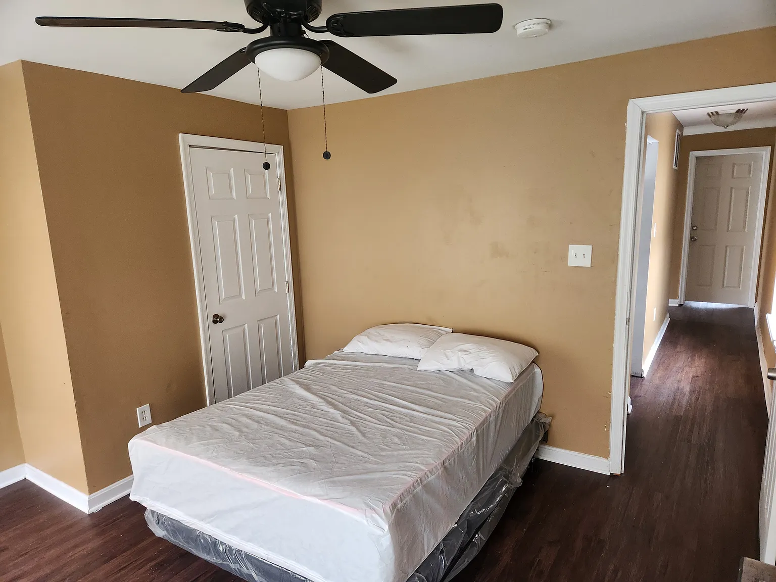 1 bed, 1.5 bath, $700 — Photo 1