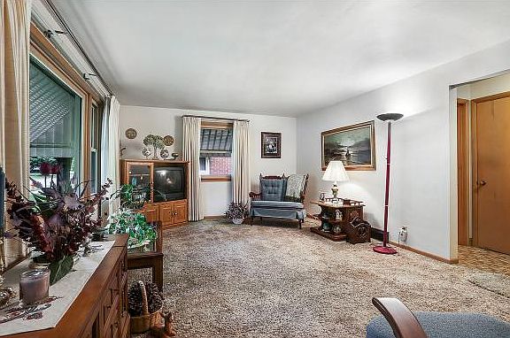 3rd image of 1066 Rockdale St