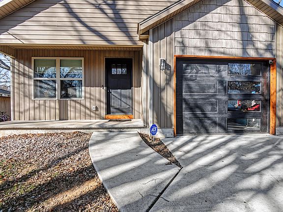 3rd image of 2517 N Prospect Avenue
