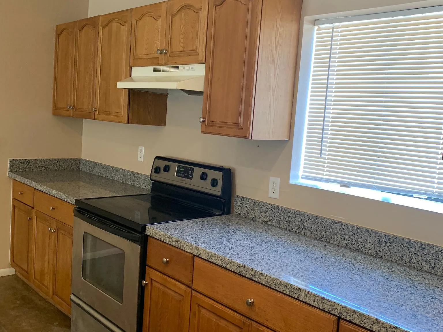 3 bed, 1100 sqft, $1,350 — Photo 3