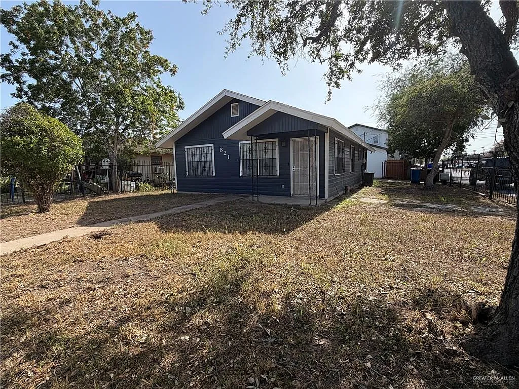 3 bed, 2.0 bath, 1044 sqft, $1,350 — Photo 2