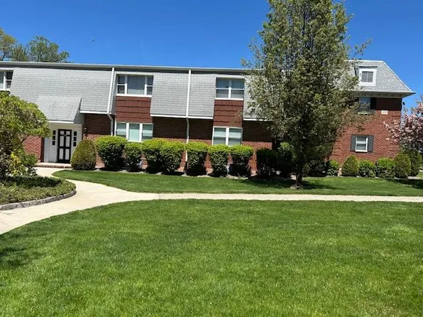 110 Bon Aire Circle W #9F, Suffern, NY 10901