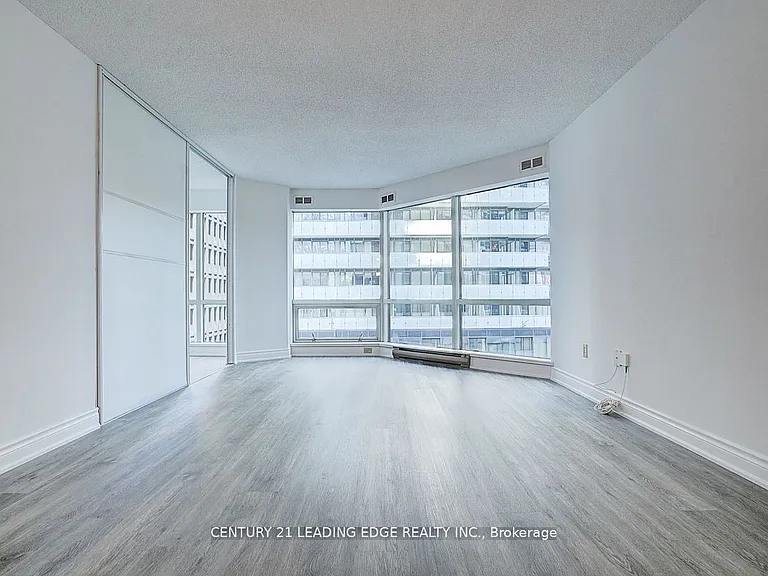 1001 Bay St #514 — Photo 12