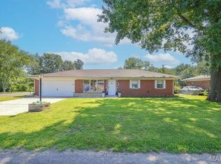 1236 Cynthia Dr, Belleville, IL 62220