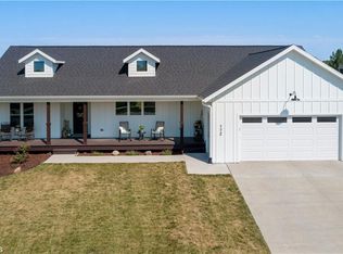 772 186th Pl, Pella, IA 50219