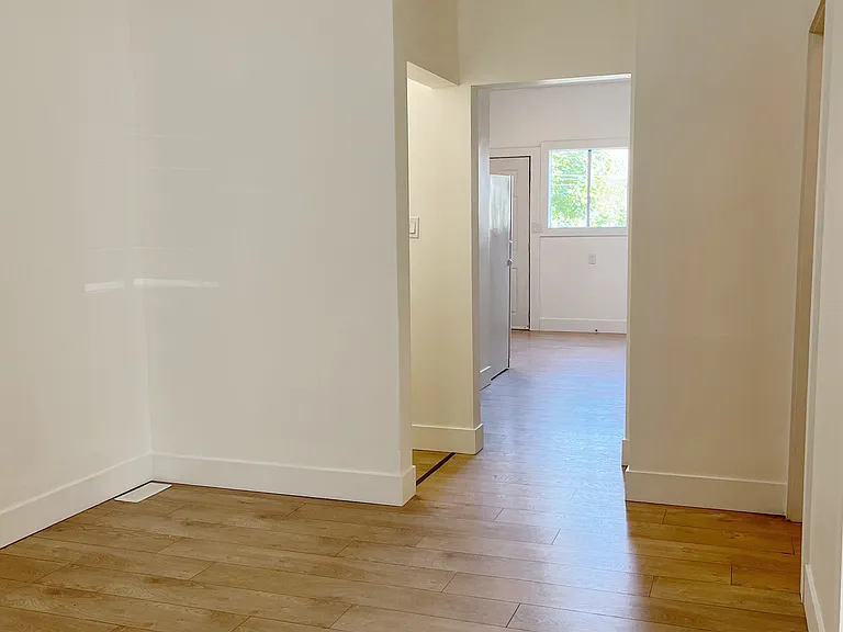 236 Princess Ave — Photo 6