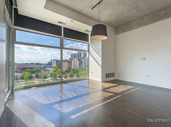 4th image of 1620 S Michigan Ave Unit 519