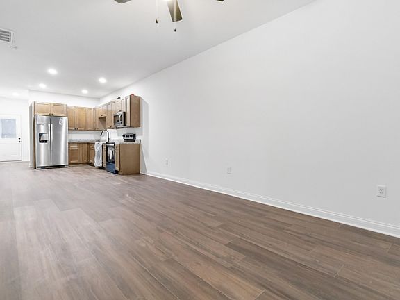 4th image of 838 Ridgewood Dr Unit 4