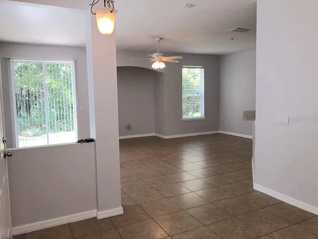 3 bed, 2.5 bath, 1699 sqft, $2,200 — Photo 2
