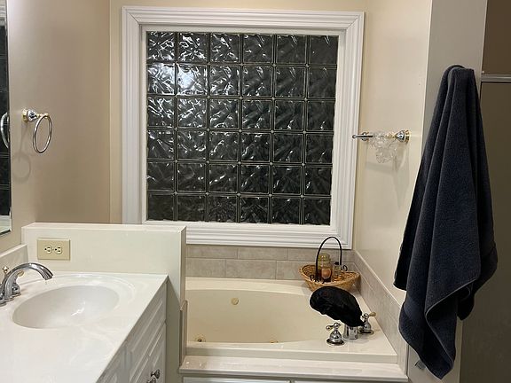 3rd image of 31 Cambridge Cir