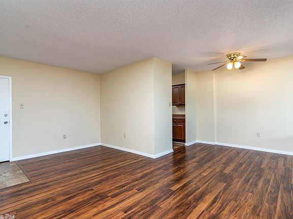 4th image of 700 E 9th St APT 10E
