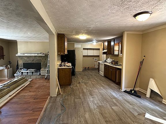 3rd image of 160 Cottonwood Ct