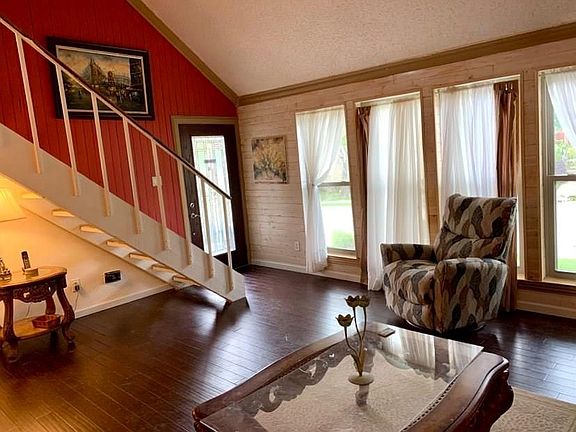 4th image of 2035 Clubridge Dr