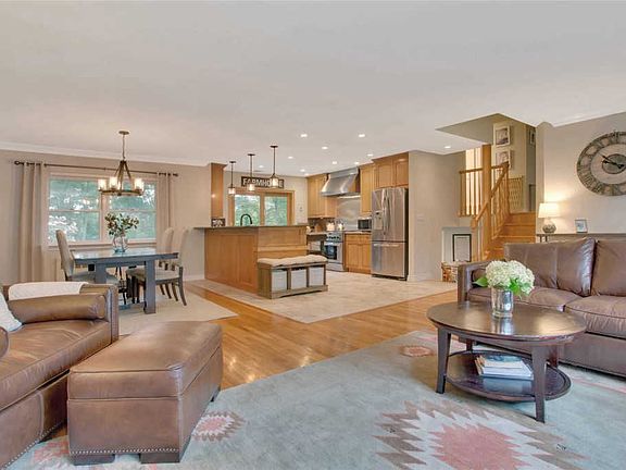 5th image of 58 Hill Dr