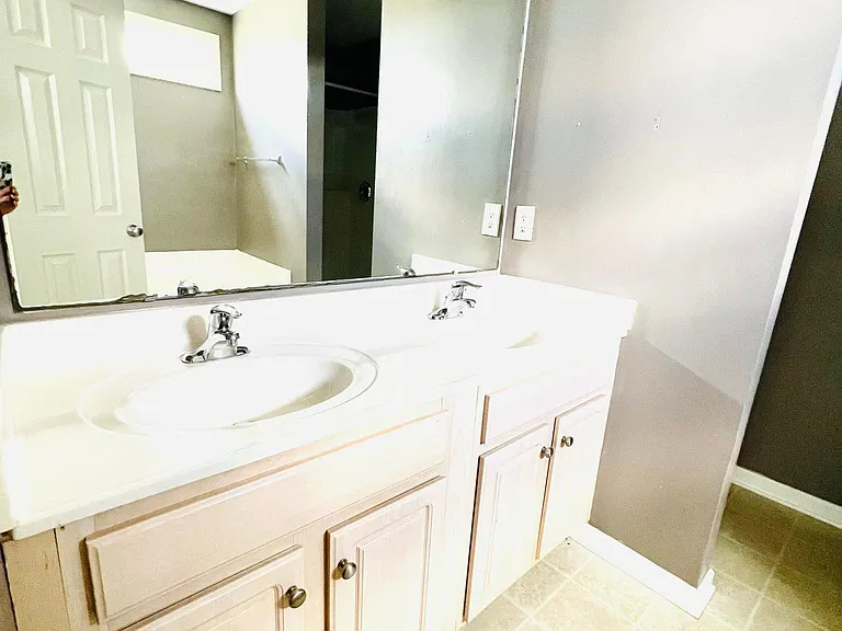 469 W Perry Rd — Photo 8