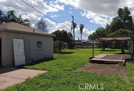 2nd image of 852 W 112th St