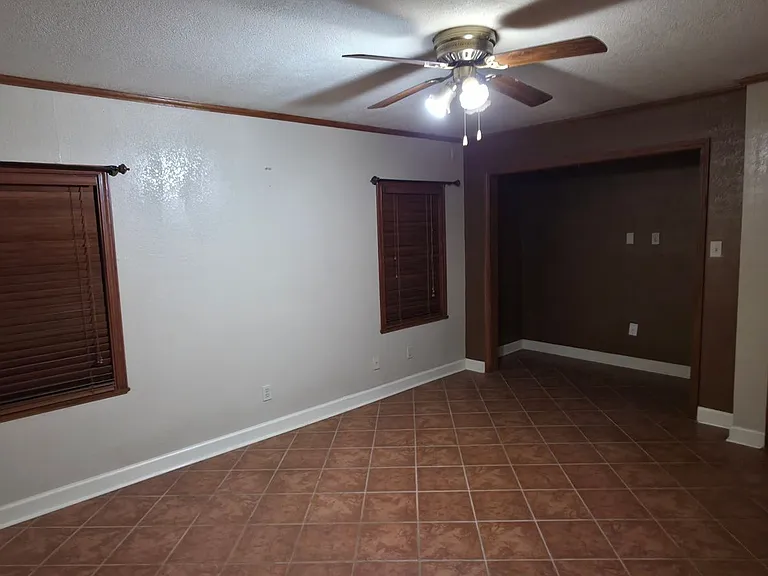 3321 Avenue M — Photo 12