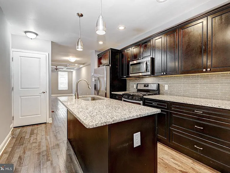 822 S Highland Ave — Photo 12