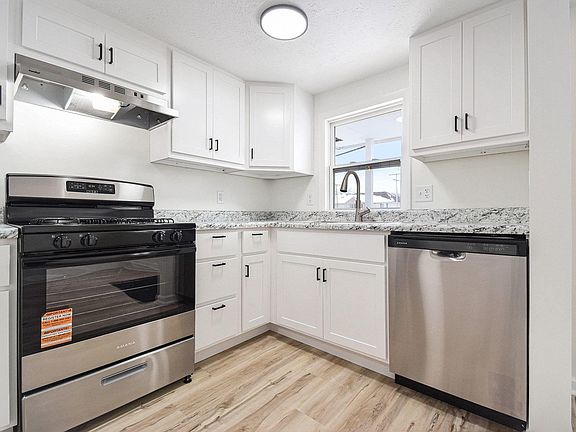 4th image of 1045 N Park Ave
