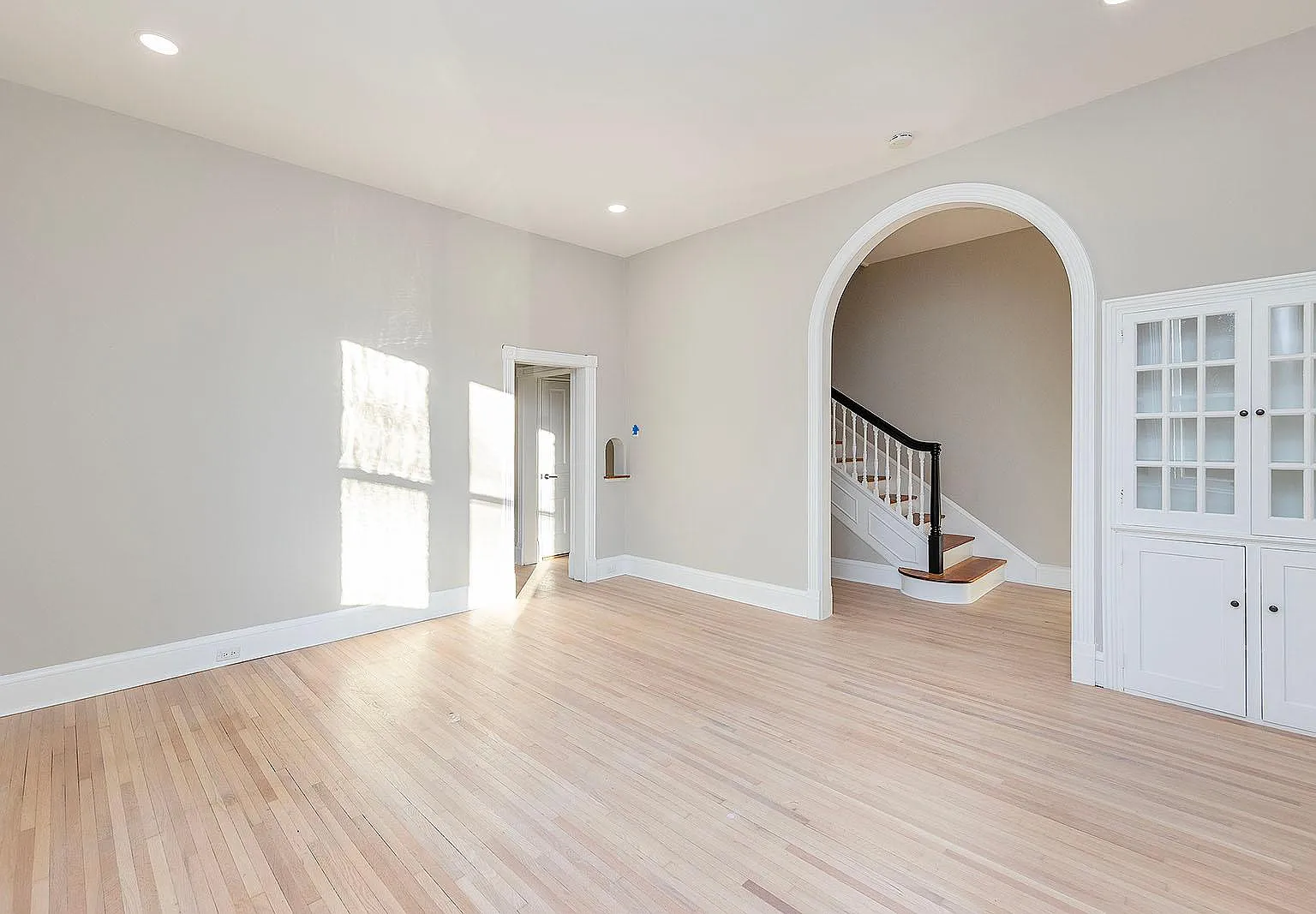 4 bed, 2800 sqft, $2,650 — Photo 4
