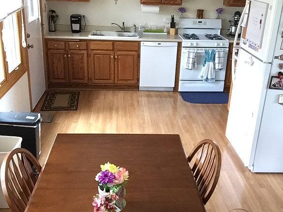 3rd image of 15960 Ozark Ave