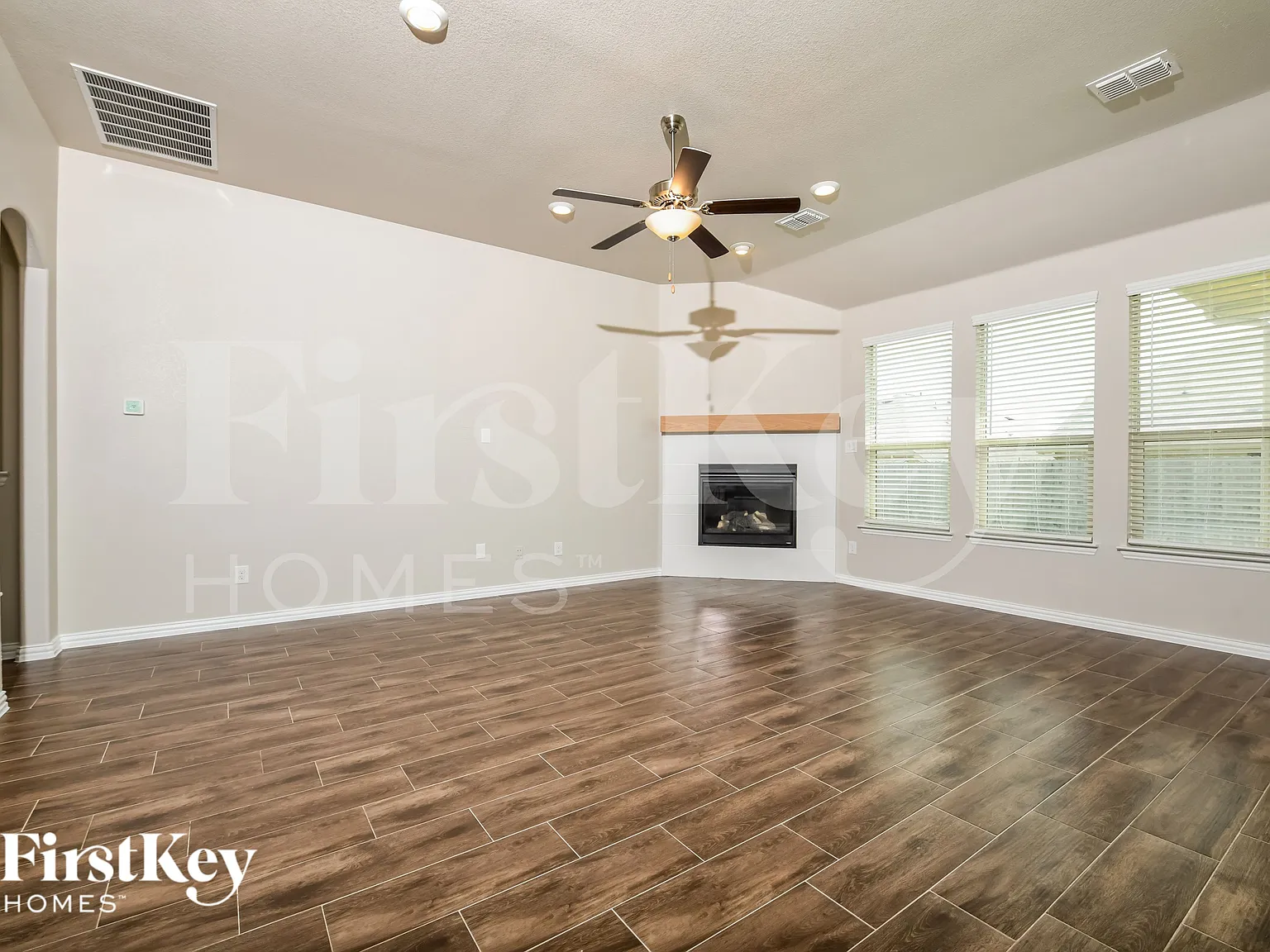 4 bed, 3.5 bath, 3007 sqft, $2,765 — Photo 3