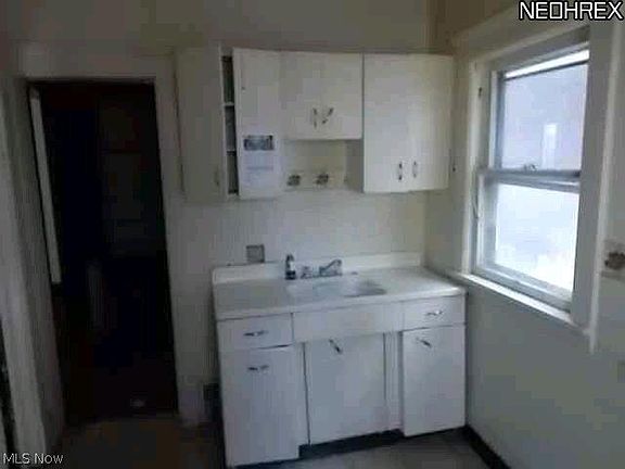 5th image of 2626-28 E 122nd St