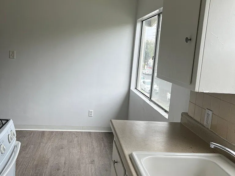 3110 Livonia Ave #6 — Photo 3