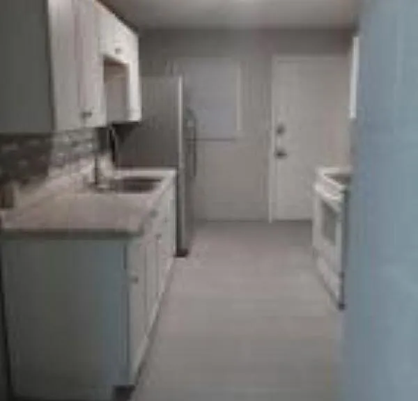 528 Park Dr — Photo 3