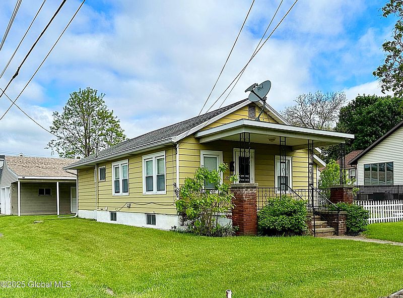 3rd image of 3041 Granville Avenue
