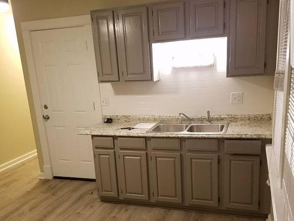 3rd image of 132 Camden Ave